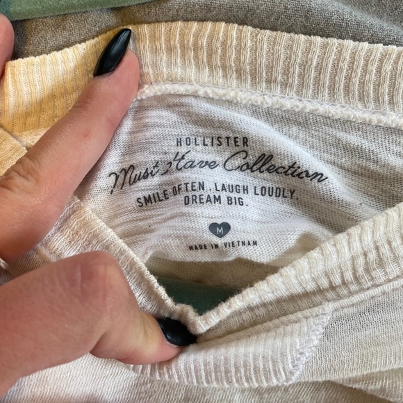 Hollister long sleeve - Picture 3 of 3